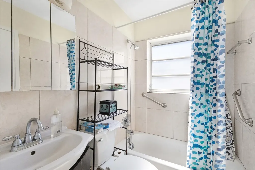 3212 NE 7th Place Pompano Beach FL 33062