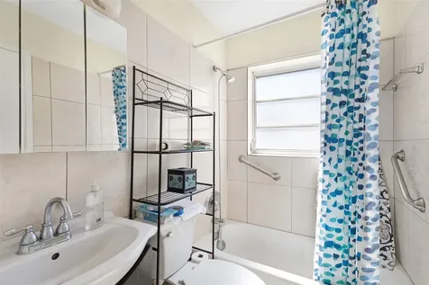 3212 NE 7th Place Pompano Beach FL 33062