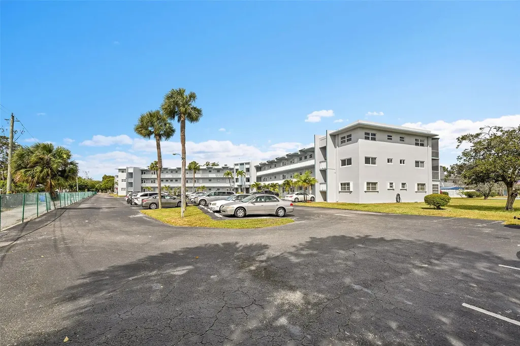 2223 Park Lane Hollywood FL 33021