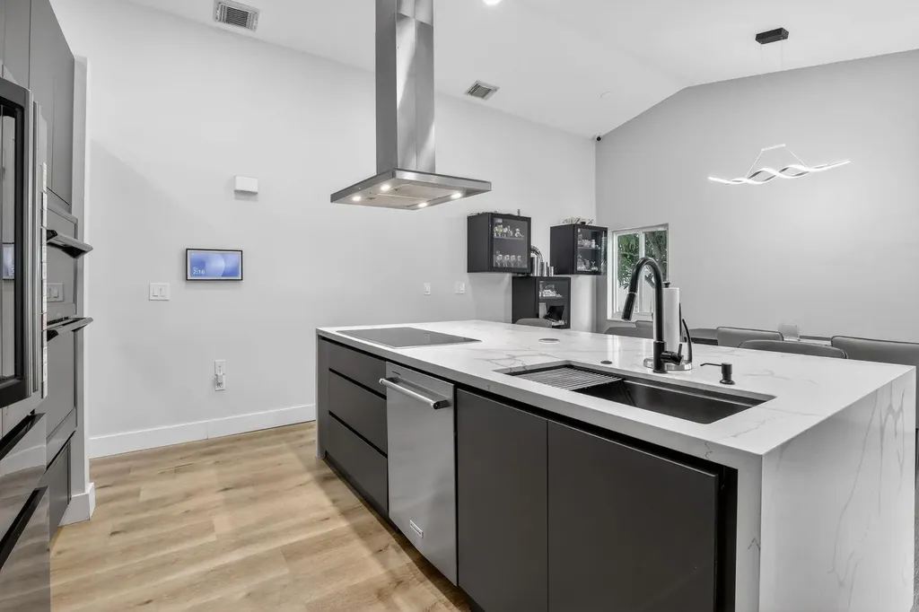1051 NW 124th Terrace Sunrise FL 33323
