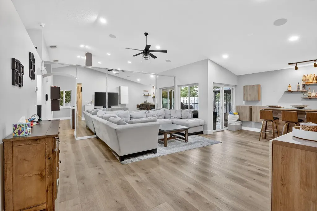 1051 NW 124th Terrace Sunrise FL 33323