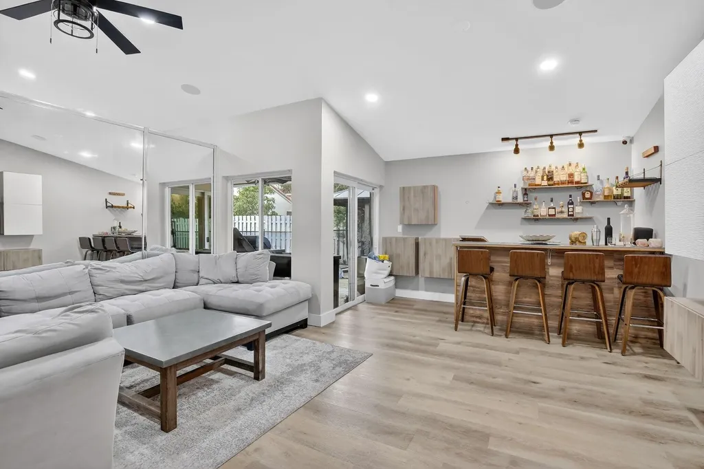 1051 NW 124th Terrace Sunrise FL 33323