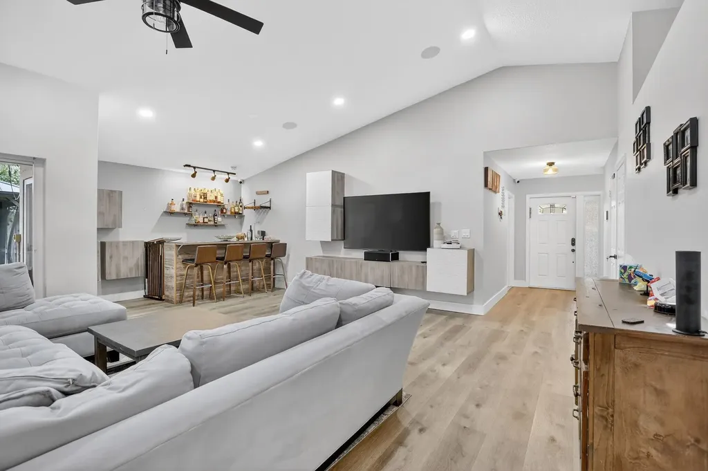 1051 NW 124th Terrace Sunrise FL 33323