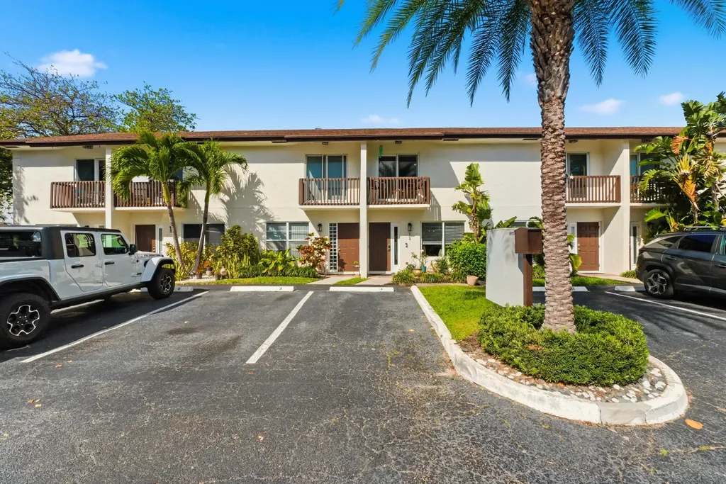 1917 NE 3rd Street Deerfield Beach FL 33441