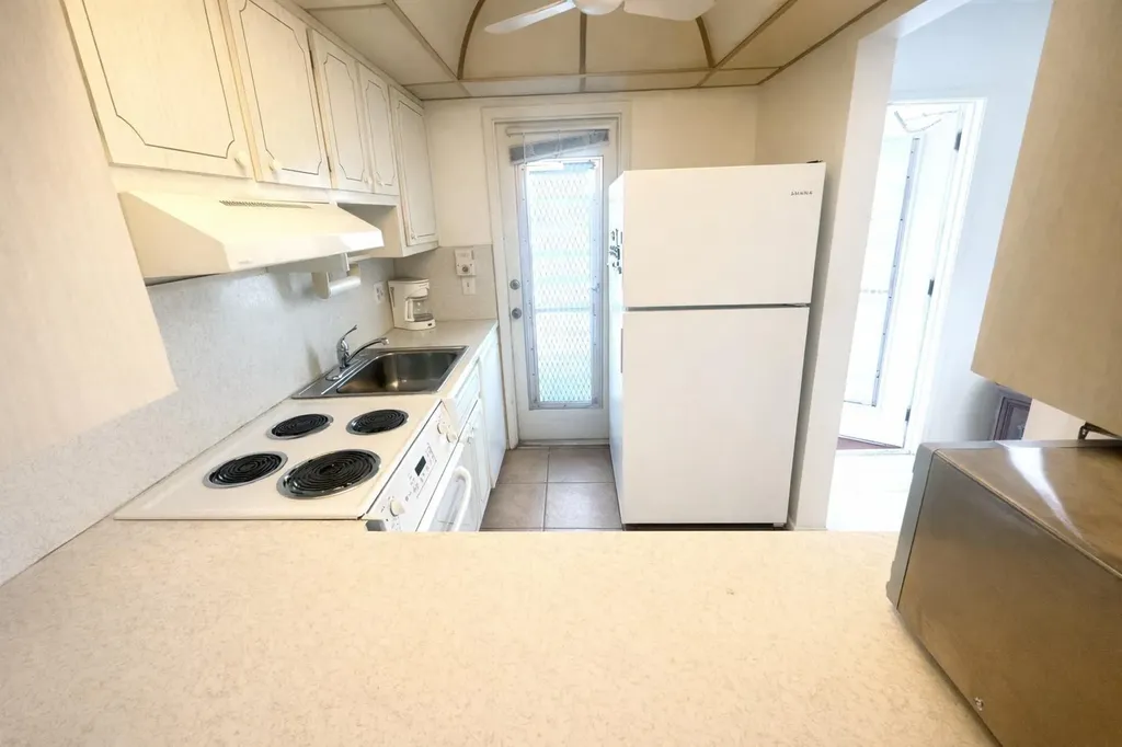2050 NE 39th Street Lighthouse Point FL 33064