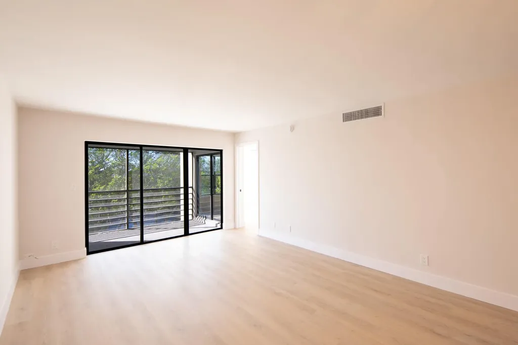 2322 S Cypress Bend Drive Pompano Beach FL 33069