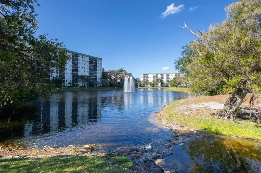 2322 S Cypress Bend Drive Pompano Beach FL 33069