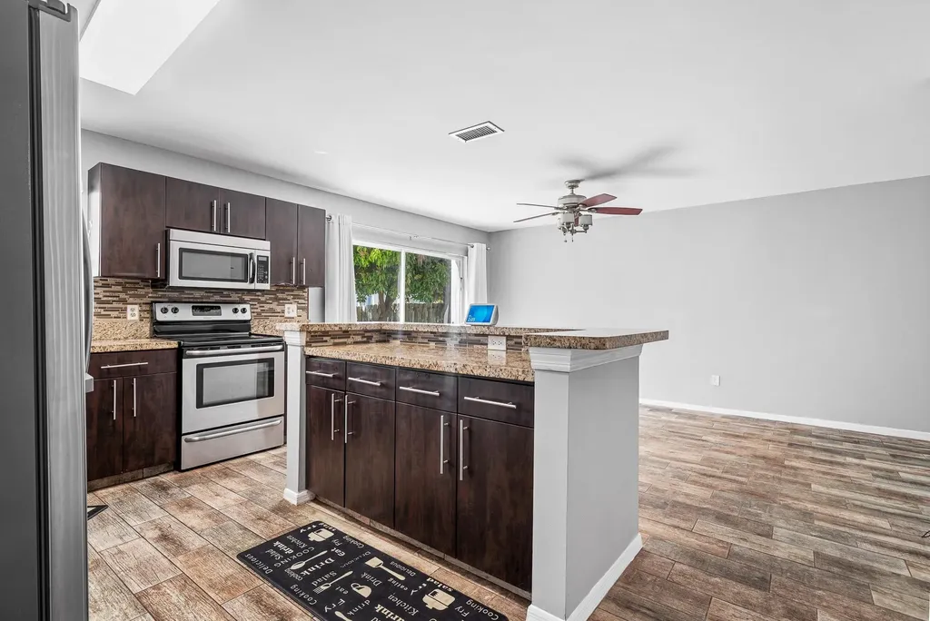 601 Lakeshore Terrace Davie FL 33325
