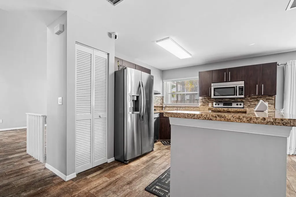 601 Lakeshore Terrace Davie FL 33325