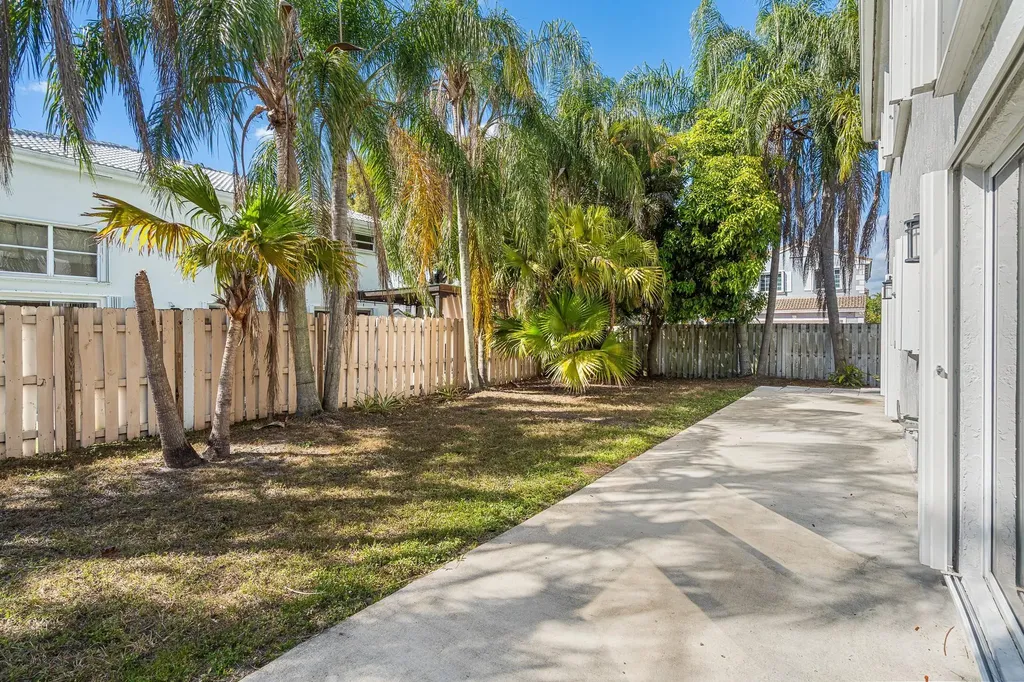 601 Lakeshore Terrace Davie FL 33325