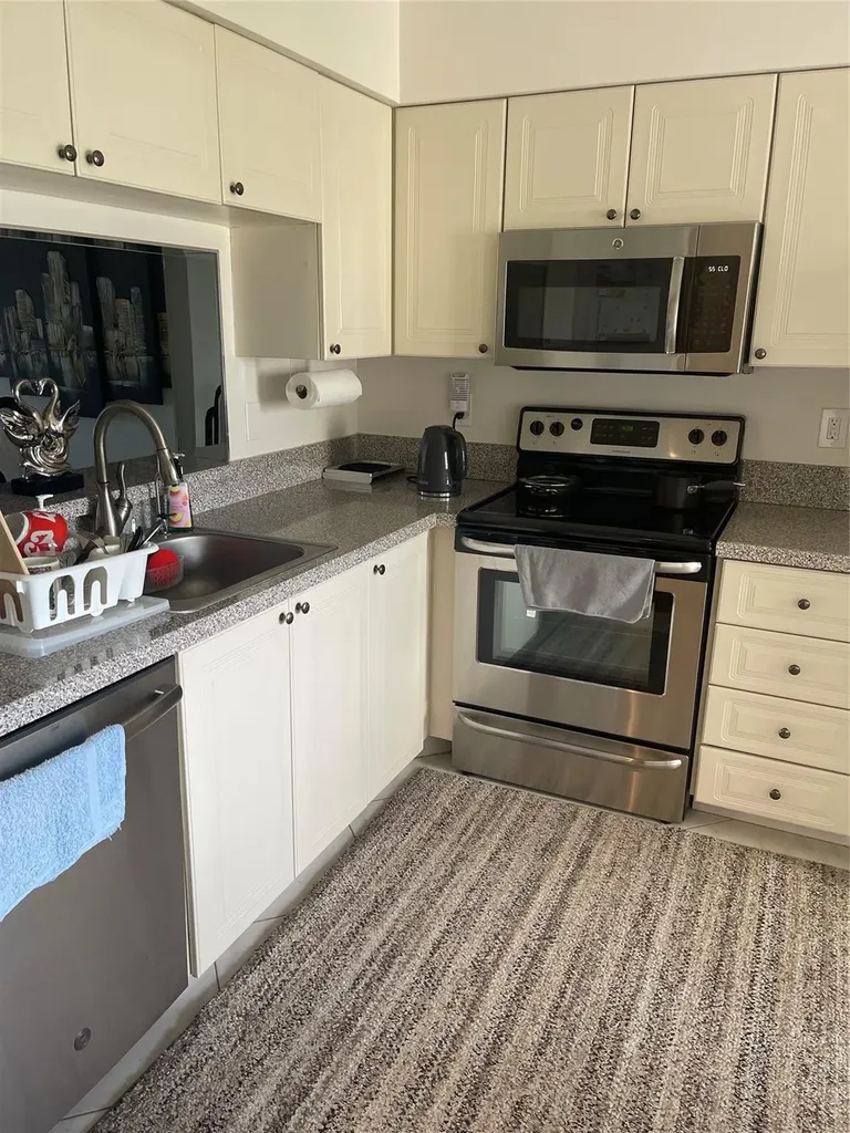 7290 Kinghurst Drive Delray Beach FL 33446