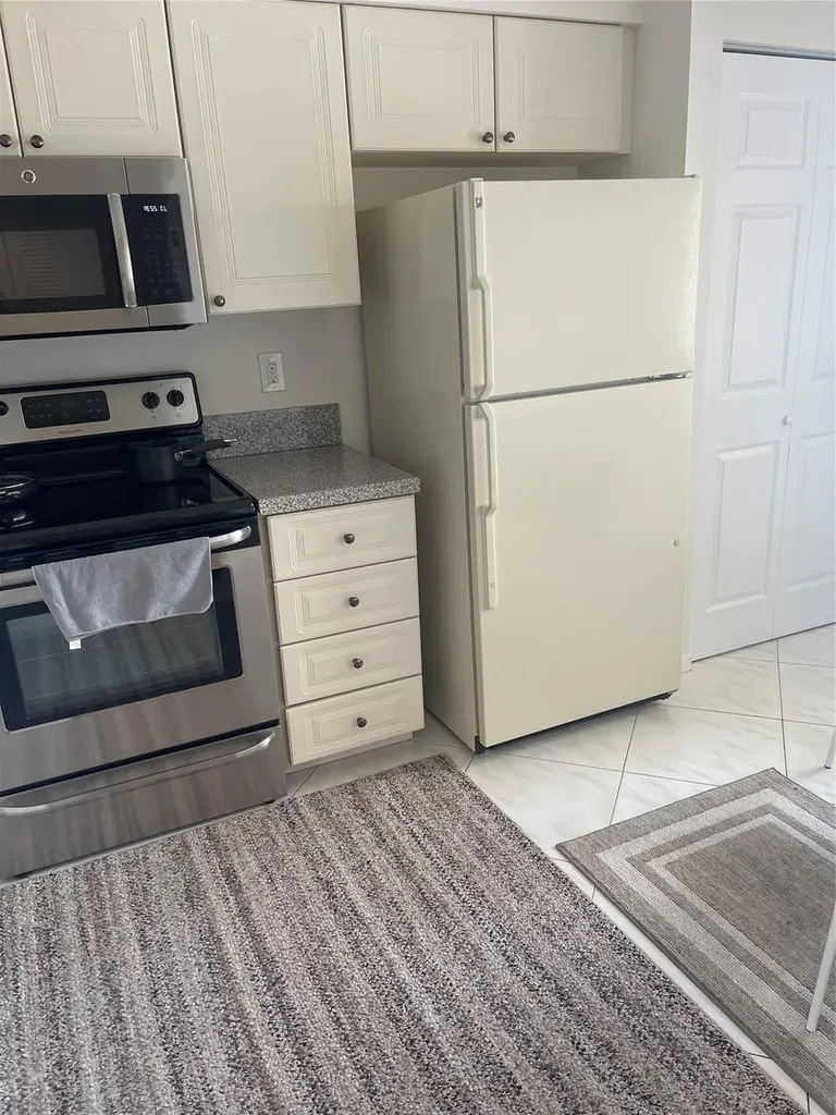 7290 Kinghurst Drive Delray Beach FL 33446