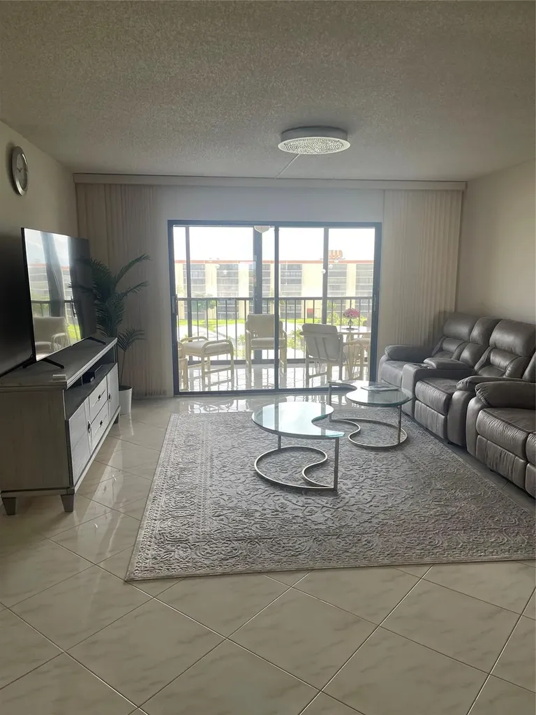 7290 Kinghurst Drive Delray Beach FL 33446
