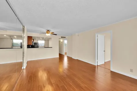 118 Royal Park Drive Oakland Park FL 33309