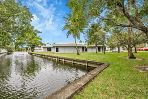 118 Royal Park Drive Oakland Park FL 33309