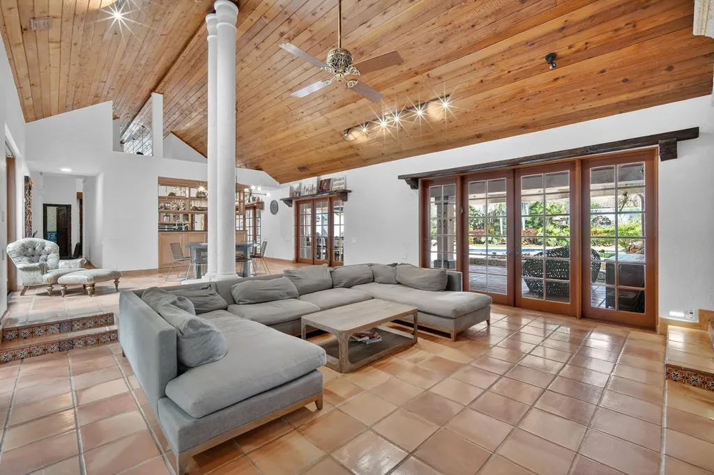 5720 SW 33rd Terrace Hollywood FL 33312