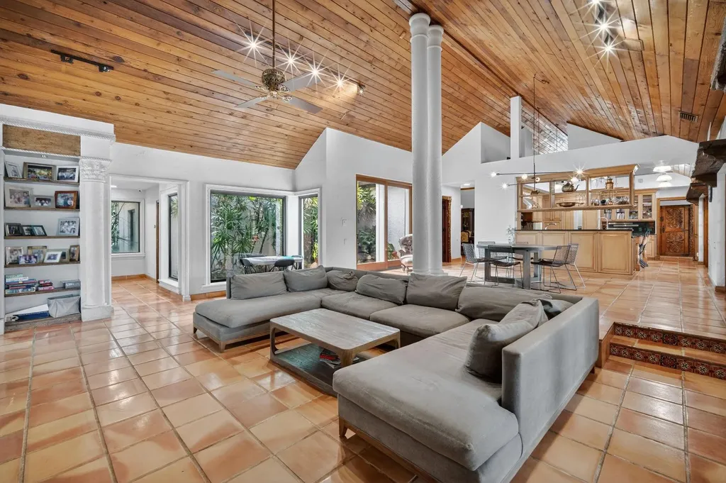 5720 SW 33rd Terrace Hollywood FL 33312