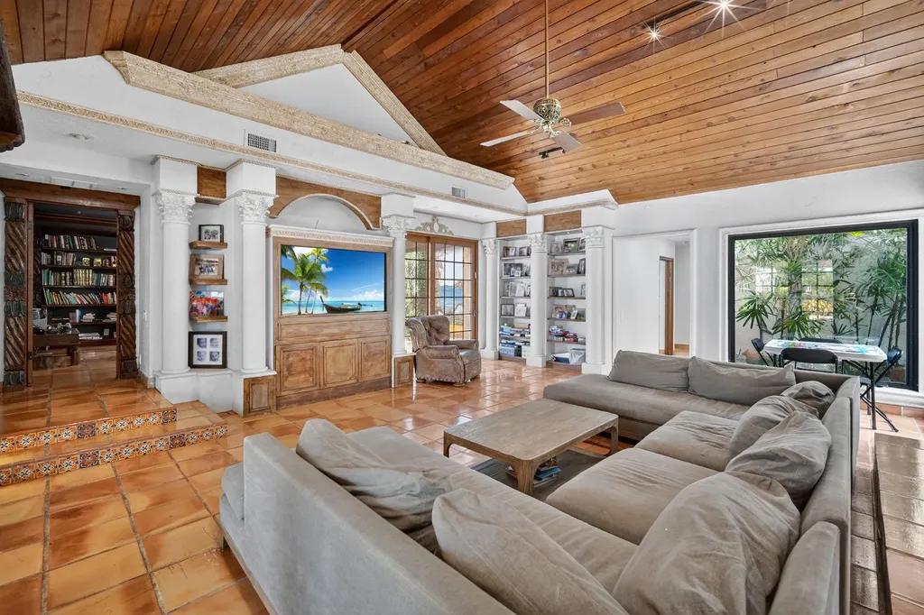 5720 SW 33rd Terrace Hollywood FL 33312