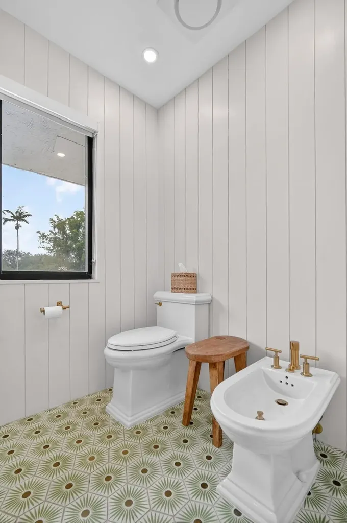 5720 SW 33rd Terrace Hollywood FL 33312