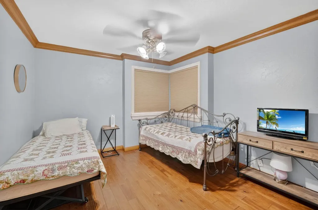 5720 SW 33rd Terrace Hollywood FL 33312