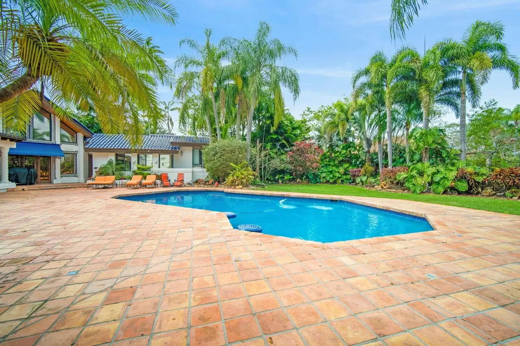 5720 SW 33rd Terrace Hollywood FL 33312