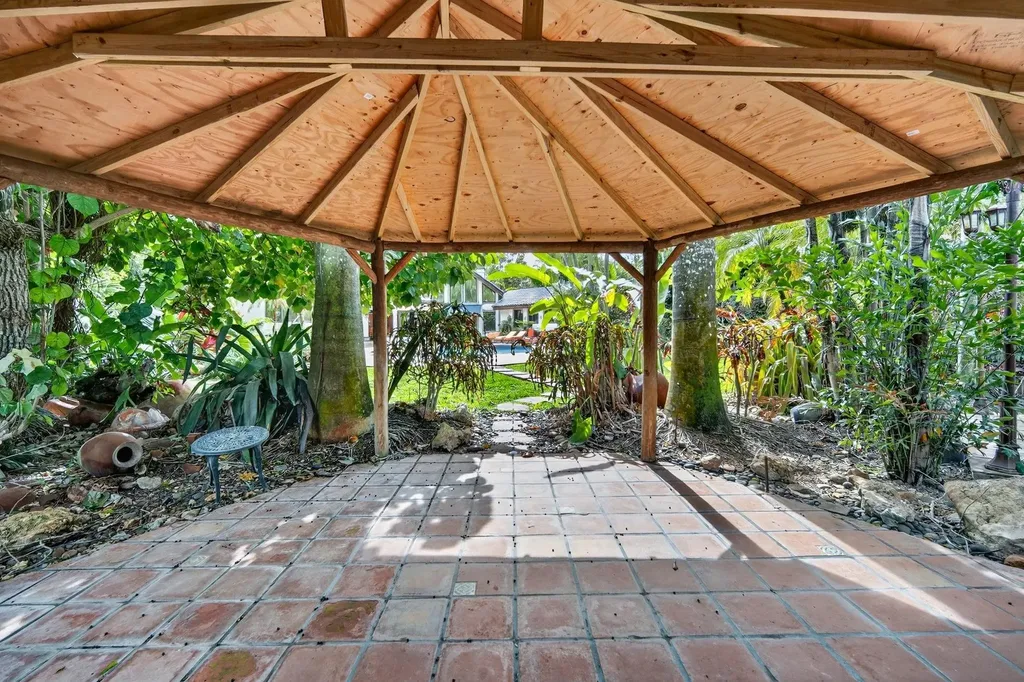 5720 SW 33rd Terrace Hollywood FL 33312