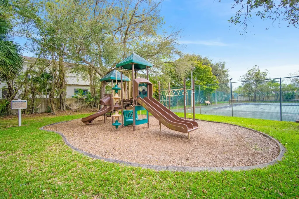 5720 SW 33rd Terrace Hollywood FL 33312