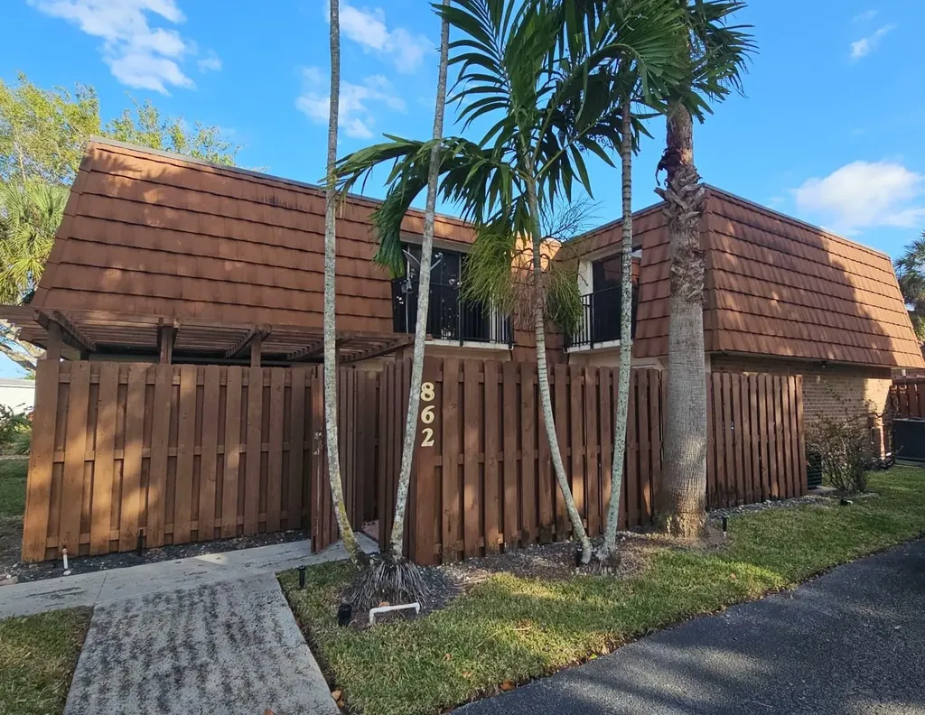 862 SW 118th Terrace Davie FL 33325