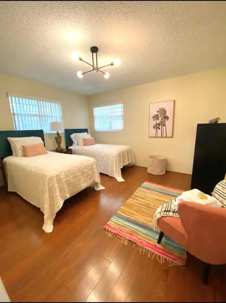 1641 NE 55th Street Fort Lauderdale FL 33334