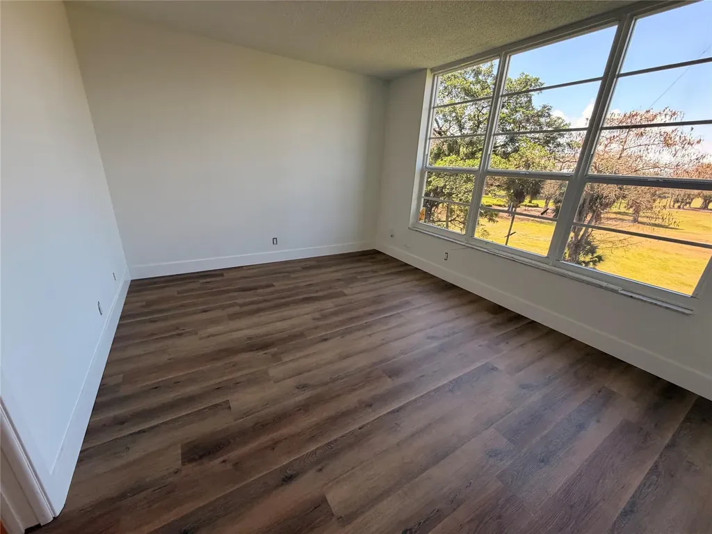 605 Oaks Drive Pompano Beach FL 33069