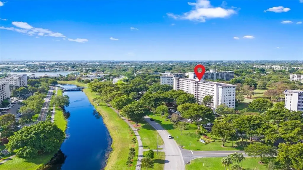 605 Oaks Drive Pompano Beach FL 33069