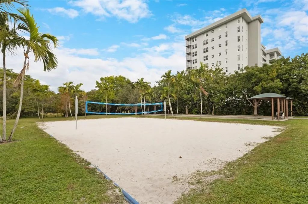 605 Oaks Drive Pompano Beach FL 33069