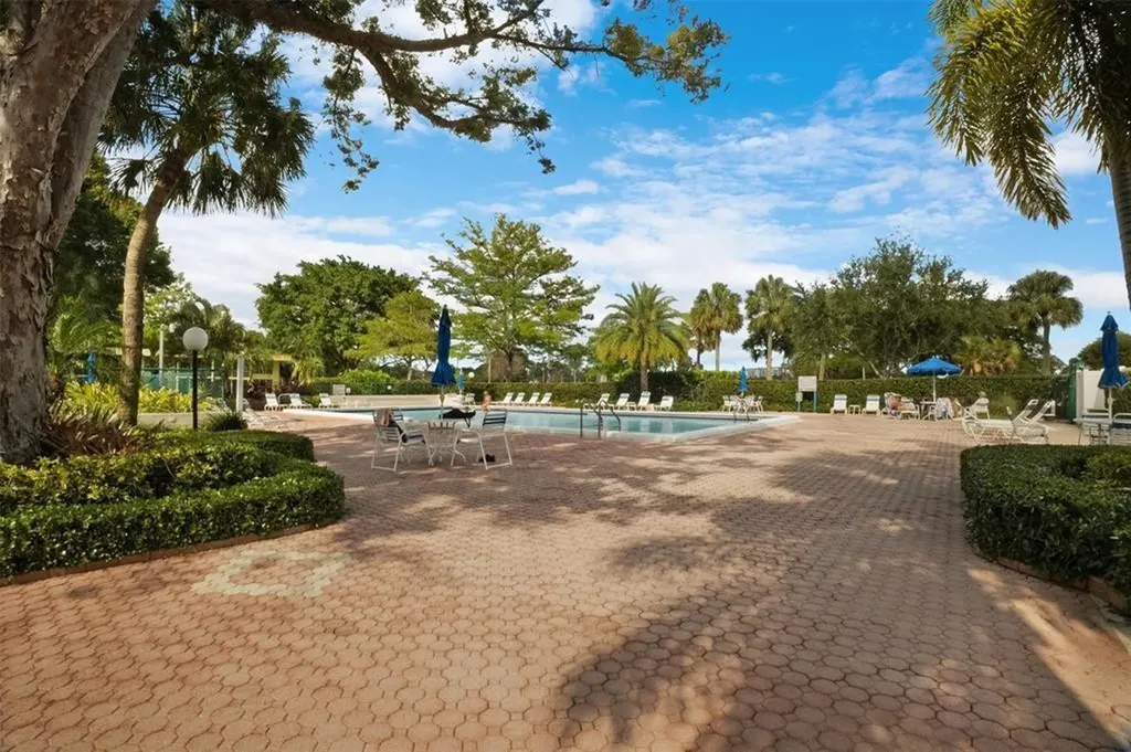 605 Oaks Drive Pompano Beach FL 33069