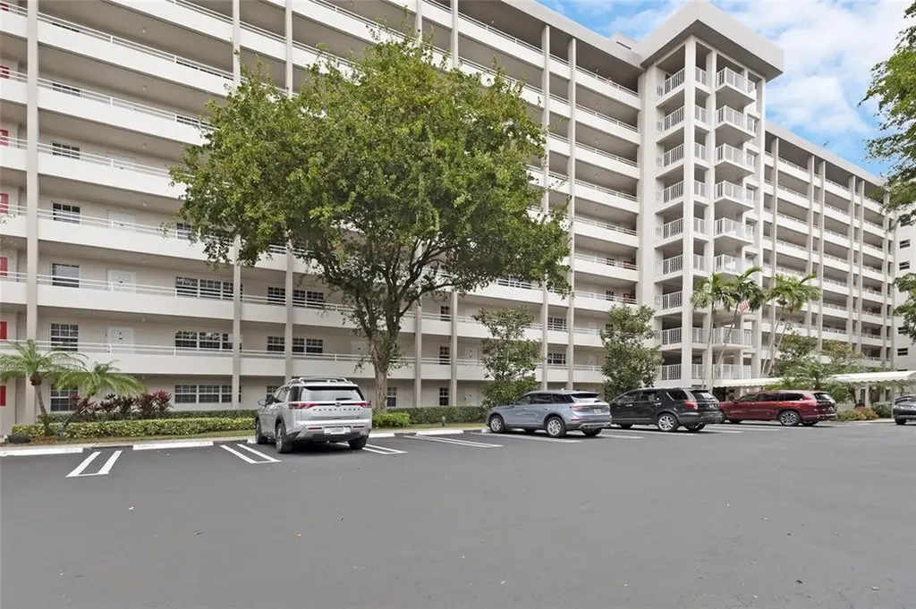 605 Oaks Drive Pompano Beach FL 33069