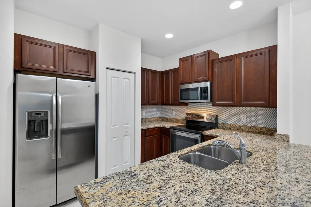 4234 N Dixie Highway Oakland Park FL 33334