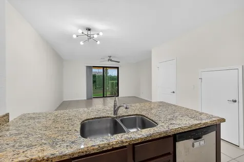 4234 N Dixie Highway Oakland Park FL 33334