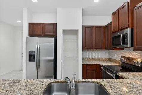 4234 N Dixie Highway Oakland Park FL 33334