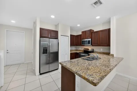 4234 N Dixie Highway Oakland Park FL 33334