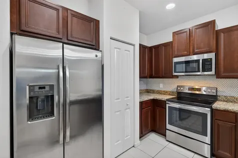 4234 N Dixie Highway Oakland Park FL 33334