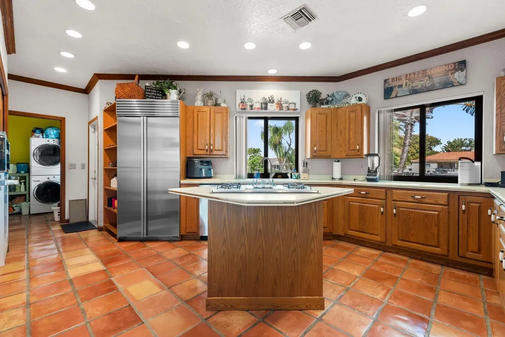 2865 NE 19th Street Pompano Beach FL 33062
