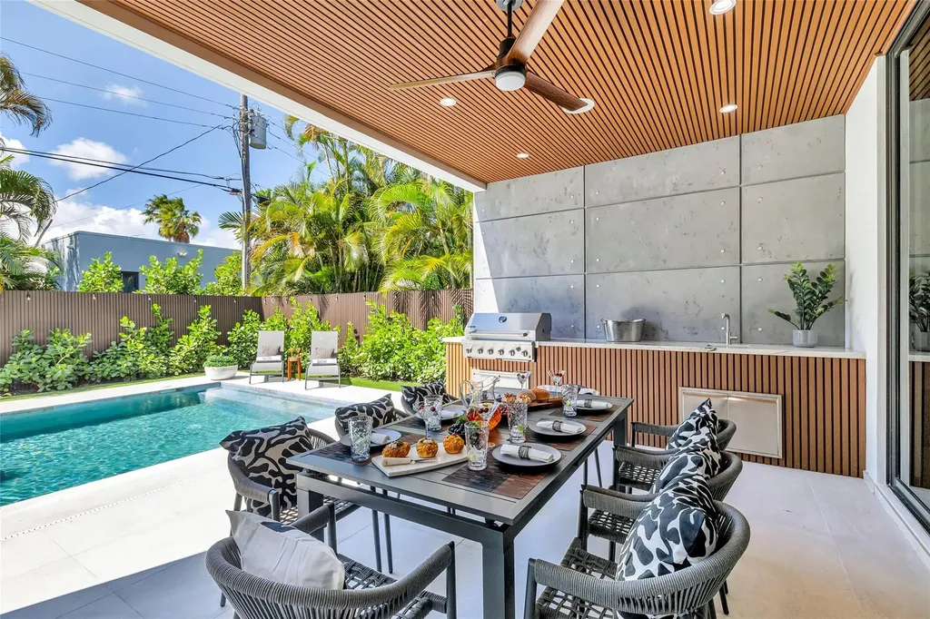 727 NE 17th Way Fort Lauderdale FL 33304