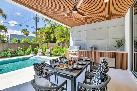 727 NE 17th Way Fort Lauderdale FL 33304