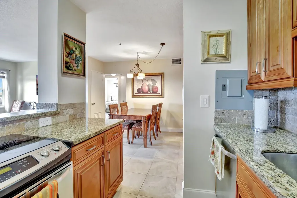 2555 NE 11th Street Fort Lauderdale FL 33304