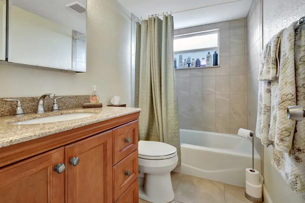2555 NE 11th Street Fort Lauderdale FL 33304