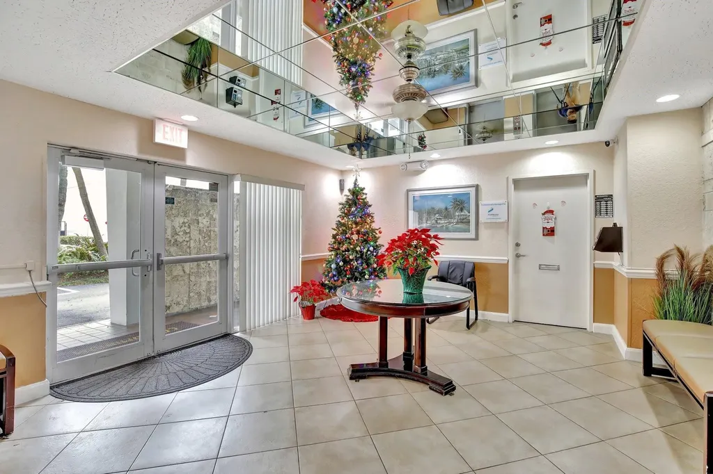 2555 NE 11th Street Fort Lauderdale FL 33304