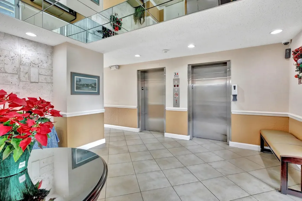 2555 NE 11th Street Fort Lauderdale FL 33304