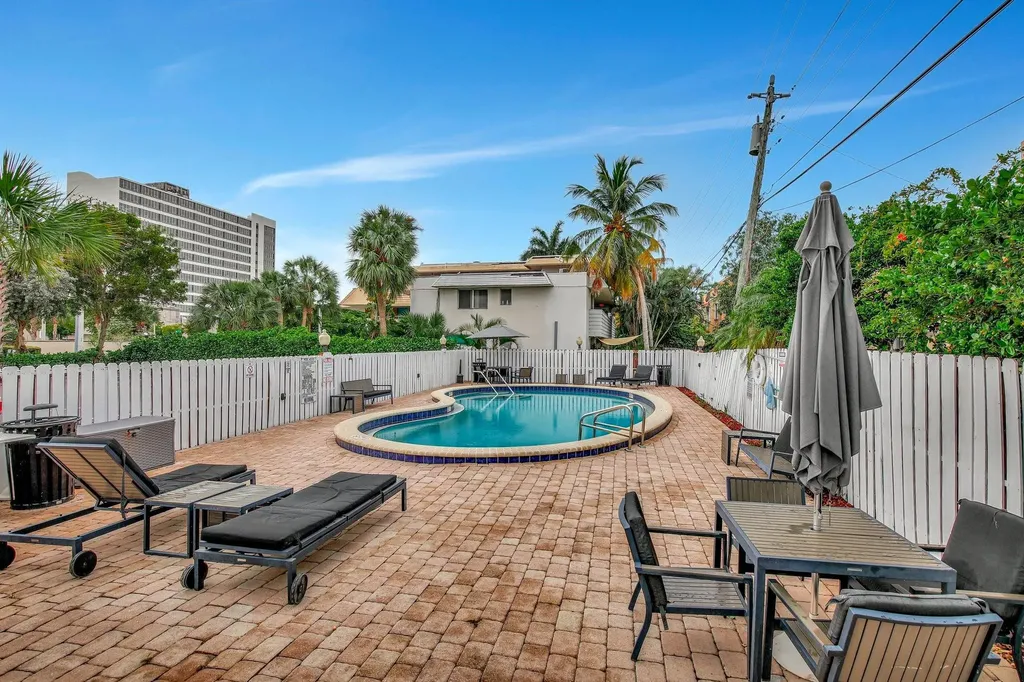 2555 NE 11th Street Fort Lauderdale FL 33304