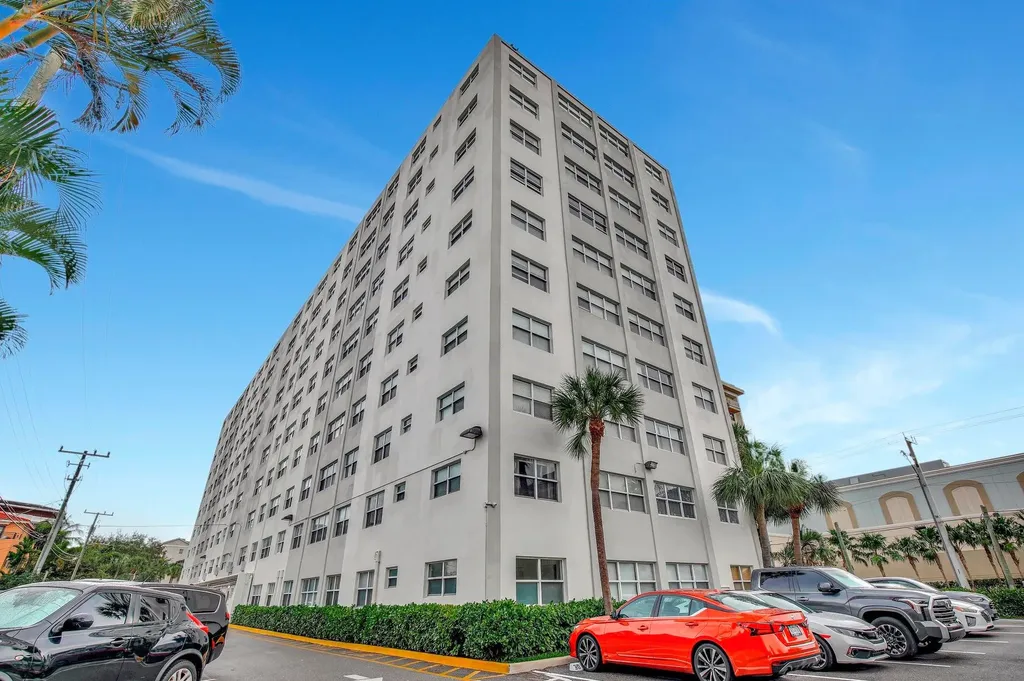 2555 NE 11th Street Fort Lauderdale FL 33304