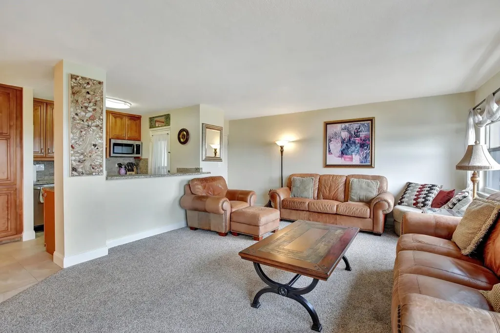 2555 NE 11th Street Fort Lauderdale FL 33304