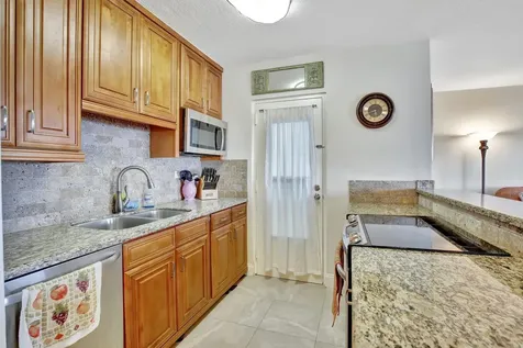 2555 NE 11th Street Fort Lauderdale FL 33304
